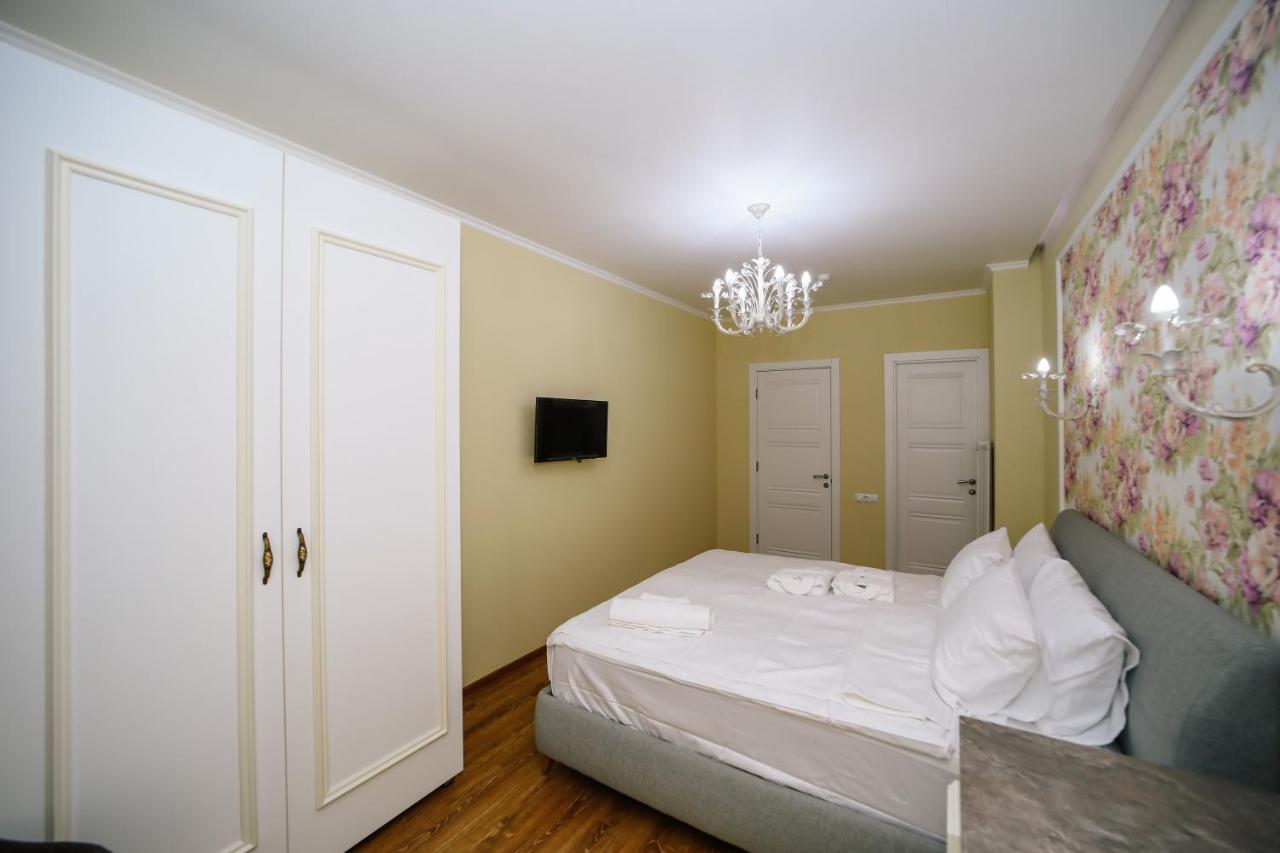 Rose Hotel Vake Тбилиси Екстериор снимка