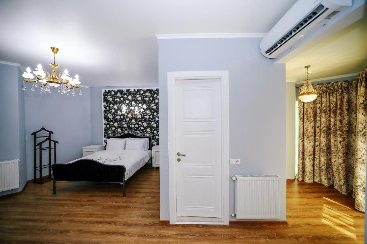Rose Hotel Vake Тбилиси Екстериор снимка