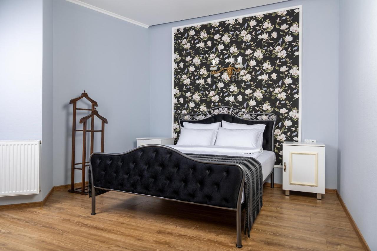 Rose Hotel Vake Тбилиси Екстериор снимка