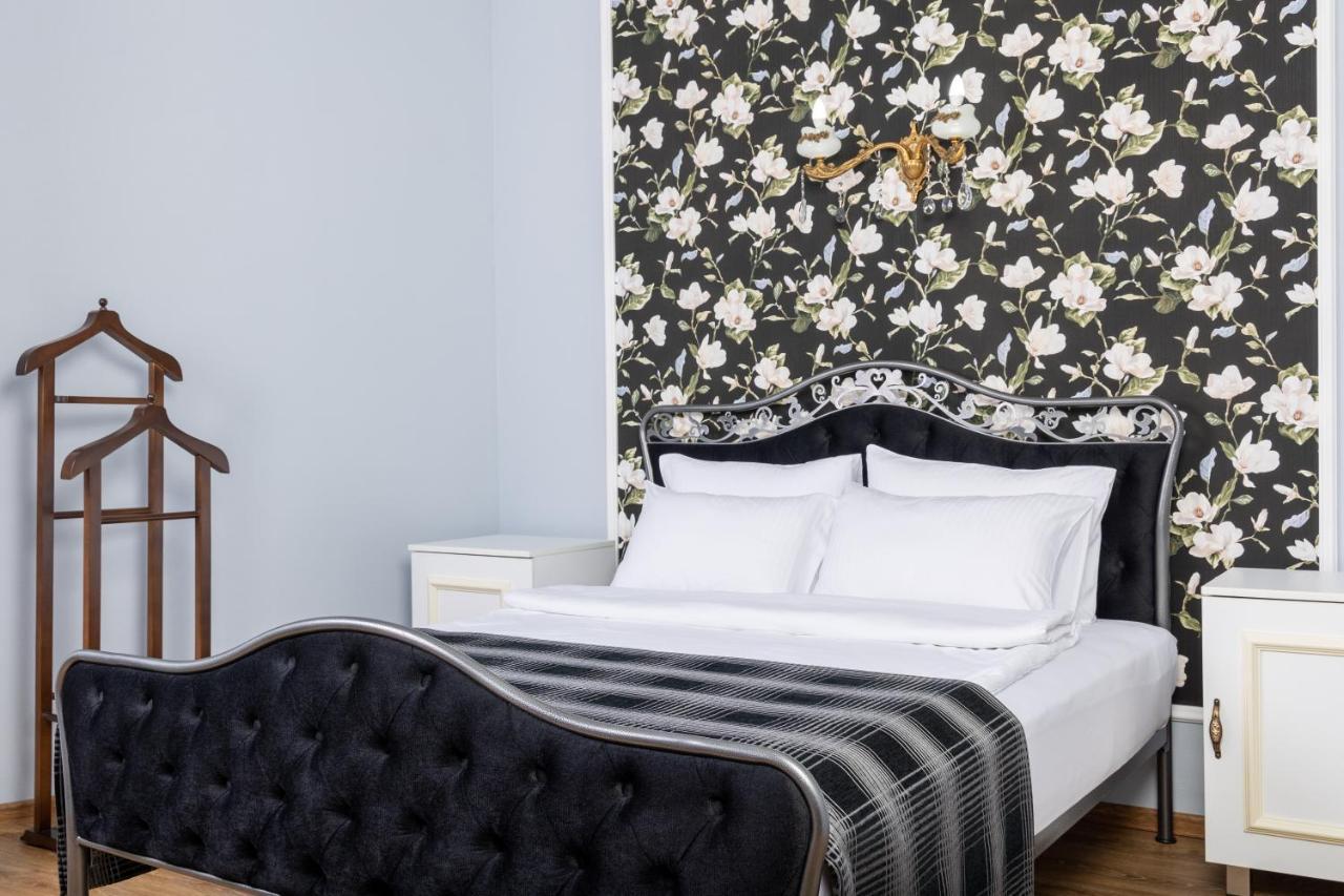 Rose Hotel Vake Тбилиси Екстериор снимка