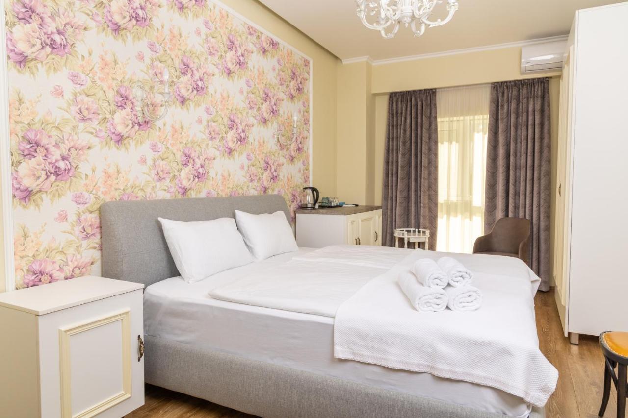 Rose Hotel Vake Тбилиси Стая снимка